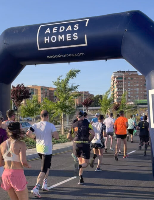 AEDAS Homes vuelve a estar presente en la Media Maratón Ciudad de Granada