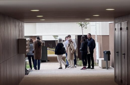 Visitas de cortesía a Taracea II y III. El nuevo barrio de La Alquería recibe a sus nuevos propietarios por primera vez.